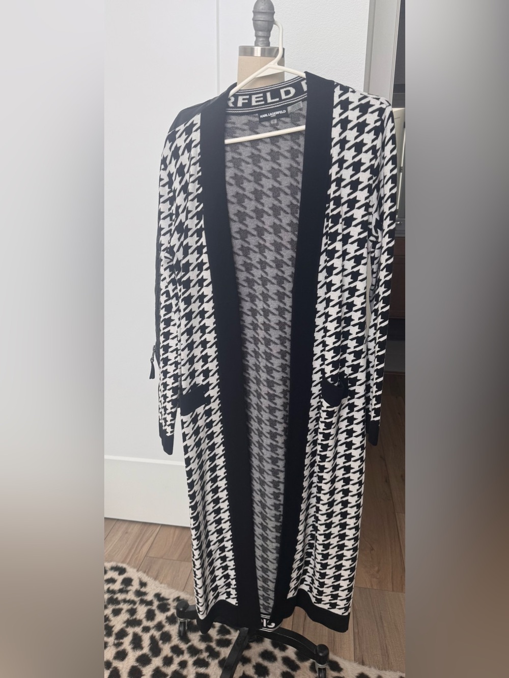 Karl Lagerfeld Black and White Houndstooth Open-Front Cardigan. Size XS.